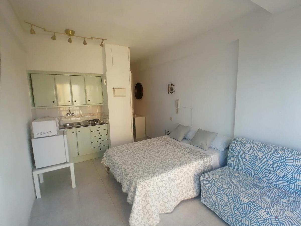 Lovely Apartment In Front Of The Beach. Fuengirola Kültér fotó